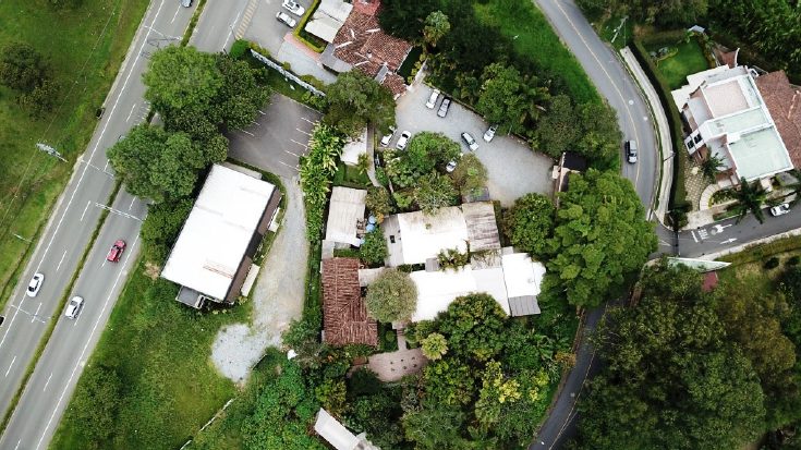 ALTOS DEL POBLADO: Venta de propiedad bien ubicada para desarrollo comercial y/o vivienda de lujo, en plena Av. Las Palmas - Image 3