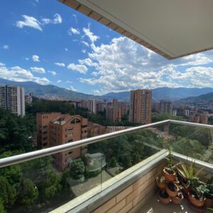 LA FRONTERA POBLADO: Apartamento con vista cerca al club campestre