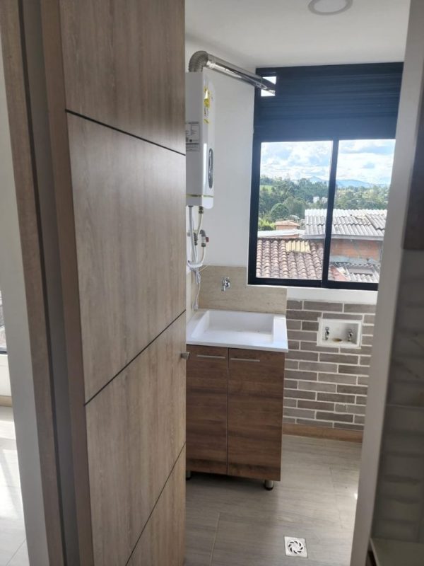 EL RETIRO: amplio apartamento en edificio independiente - Image 11