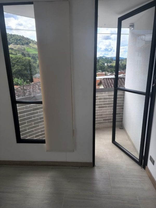 EL RETIRO: amplio apartamento en edificio independiente - Image 7