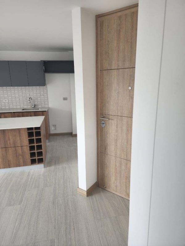 EL RETIRO: amplio apartamento en edificio independiente - Image 2
