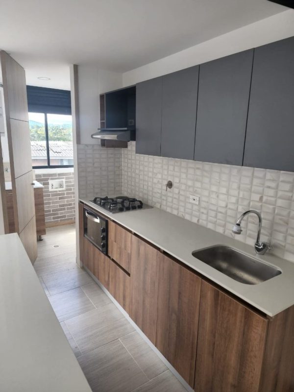 EL RETIRO: amplio apartamento en edificio independiente - Image 19
