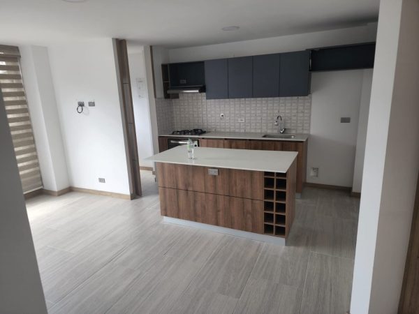 EL RETIRO: amplio apartamento en edificio independiente - Image 25