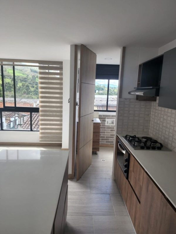 EL RETIRO: amplio apartamento en edificio independiente - Image 13