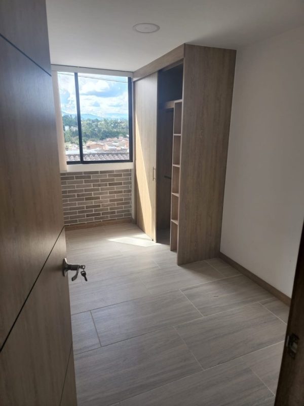 EL RETIRO: amplio apartamento en edificio independiente - Image 6