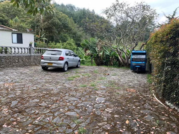 EL RETIRO: Finca independiente sector La Fe, punto estratégico borde de vía, suelo suburbano y vista a la represa - Image 2