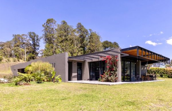 EL RETIRO: hermosa casa con energía solar y salidas para piscina de nado - Image 2