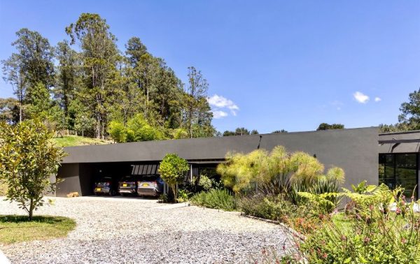 EL RETIRO: hermosa casa con energía solar y salidas para piscina de nado - Image 3