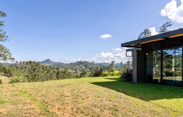 EL RETIRO: hermosa casa con energía solar y salidas para piscina de nado - Image 12