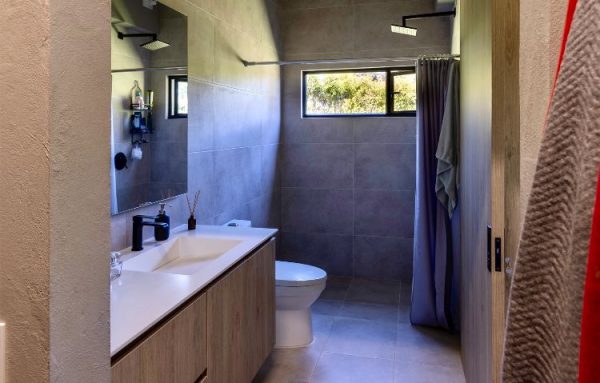 EL RETIRO: hermosa casa con energía solar y salidas para piscina de nado - Image 18
