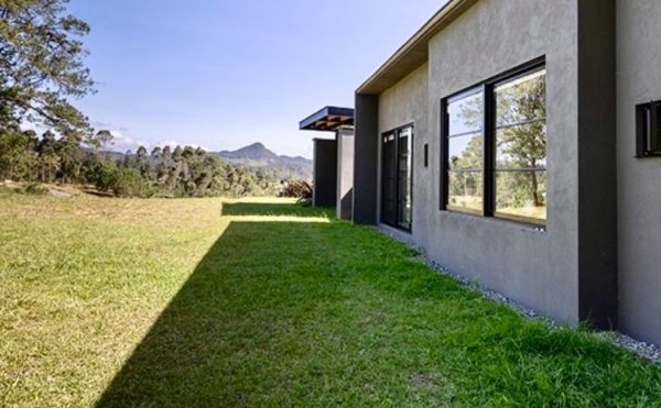 EL RETIRO: hermosa casa con energía solar y salidas para piscina de nado - Image 29