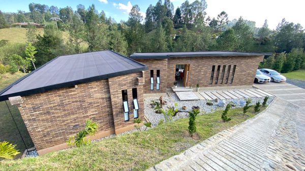 EL RETIRO: casa en parcelación con hermosa vista