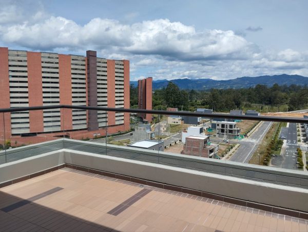 RIONEGRO BARROBLANCO: apartamento duplex con vista panorámica (para renta 4'500)