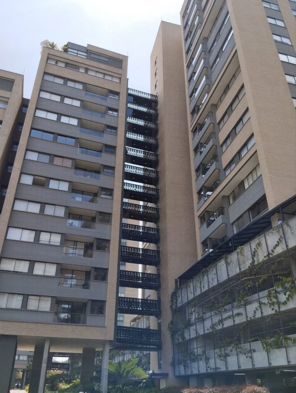 RIONEGRO BARROBLANCO: apartamento duplex con vista panorámica (para renta 4'500) - Image 5