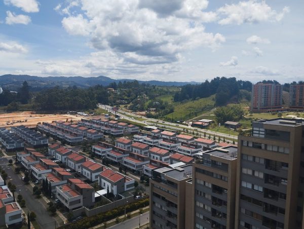 RIONEGRO BARROBLANCO: Apartamento con hermosa vista, en uno de los edificios preferidos del personal aéreo