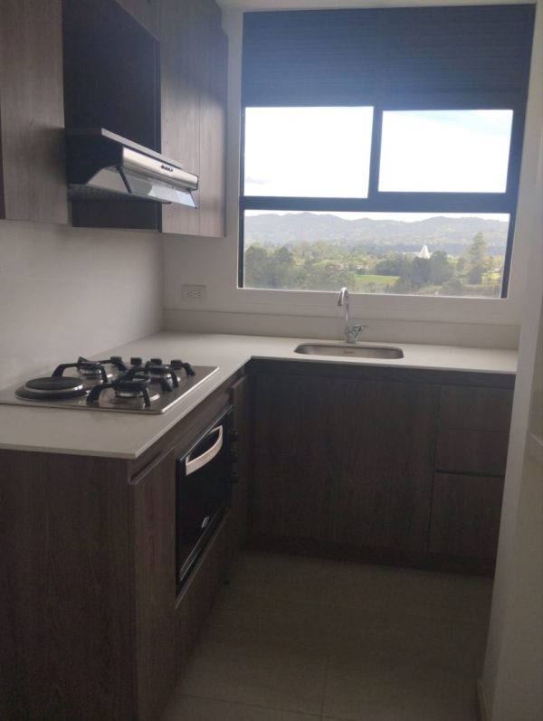 RIONEGRO BARROBLANCO: Apartamento con hermosa vista, en uno de los edificios preferidos del personal aéreo - Image 3