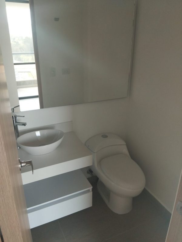 RIONEGRO BARROBLANCO: Apartamento con hermosa vista, en uno de los edificios preferidos del personal aéreo - Image 13