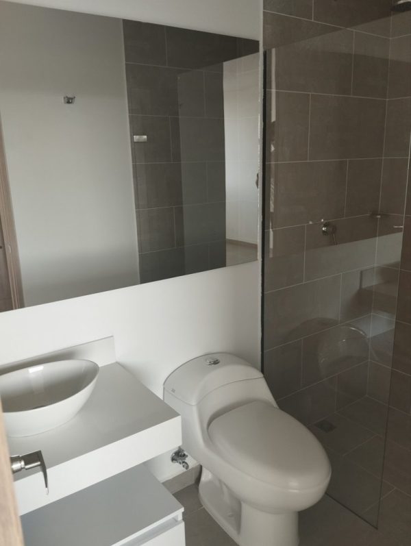 RIONEGRO BARROBLANCO: Apartamento con hermosa vista, en uno de los edificios preferidos del personal aéreo - Image 6