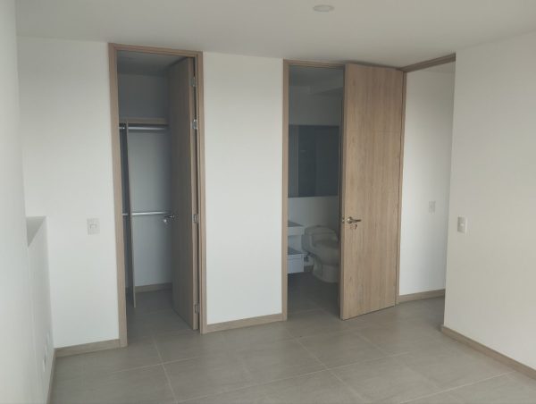 RIONEGRO BARROBLANCO: Apartamento con hermosa vista, en uno de los edificios preferidos del personal aéreo - Image 7