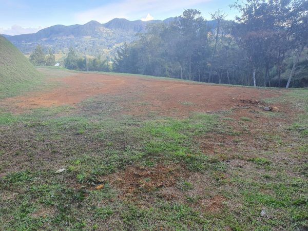 RIONEGRO EL CAPIRO: Lote independiente de 2.300 m² a los pies del Cerro El Capiro; accesible, con buena vista y listo para construir hasta 400 m2 - Image 6