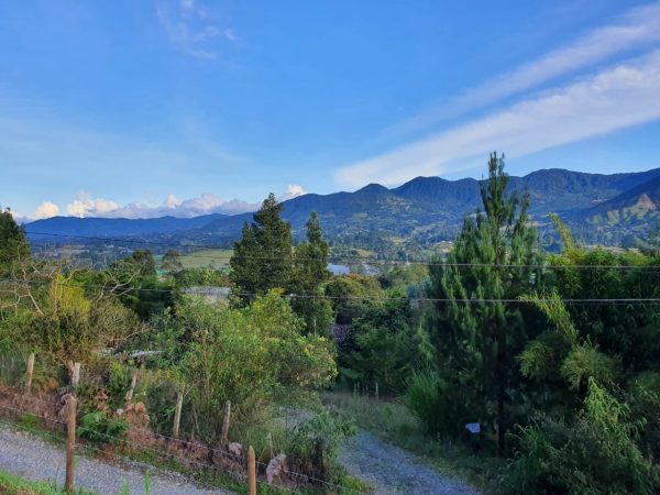 RIONEGRO EL CAPIRO: Lote independiente de 2.300 m² a los pies del Cerro El Capiro; accesible, con buena vista y listo para construir hasta 400 m2 - Image 3