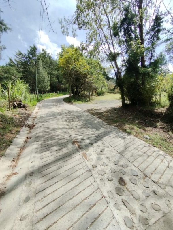 EL RETIRO: hermosa propiedad con vista a la represa. Lote de 20.000 y casa antigua para reformar. Con alto potencial para Subdividir - Image 14