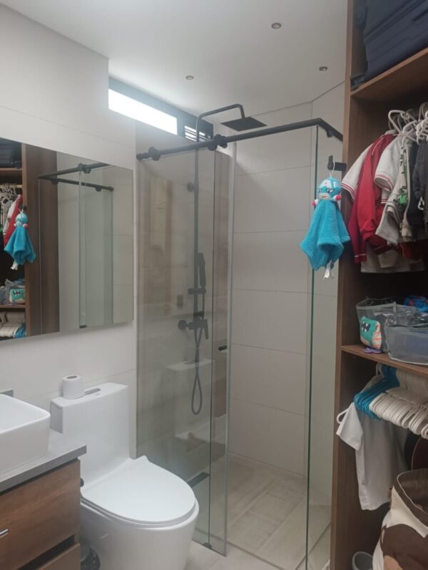 LA CEJA: casa esquinera muy bien terminada en unidad cerrada. Sector Viva La Ceja - Image 11