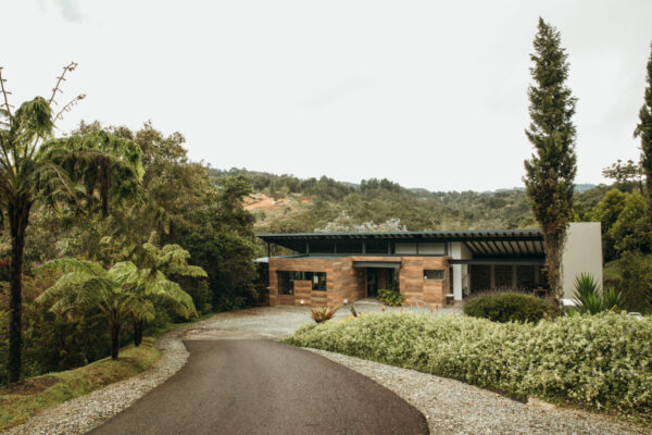 ALTO DE LAS PALMAS: Espectacular casa campestre de 286 m² construídos y un terreno de 6000 m² rodeados de naturaleza - Image 6
