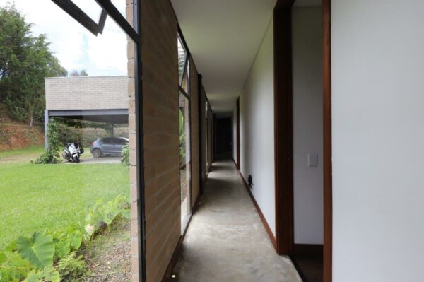 EL RETIRO: Casa moderna en unidad cerrada con sendero ecológico en bosque nativo 🌿😍 - Image 18