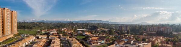 RIONEGRO LOS COLEGIOS: apartamento en uno de los edificios más exclusivos del Sector, vista verde, sol de la mañana y accesibilidad a todos los servicios caminando - Image 4