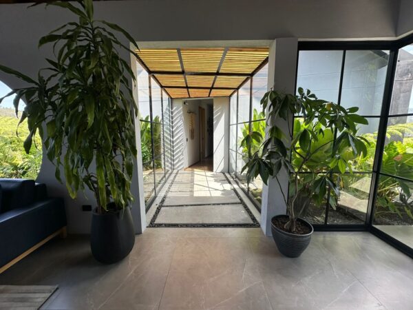 EL RETIRO: Casa de 233 m² en parcelación con diseño Wabi Sabi - Image 4