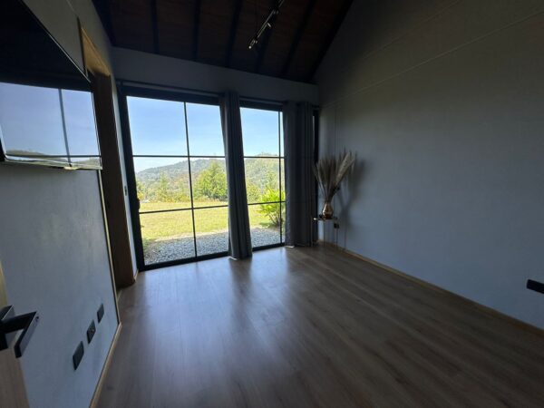 EL RETIRO: Casa de 233 m² en parcelación con diseño Wabi Sabi - Image 6