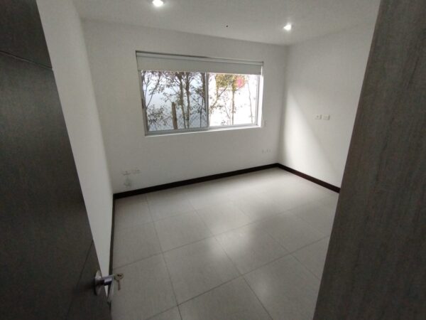 EL RETIRO: hermosa casa con jardín interno y garaje doble en unidad cerrada - Image 6