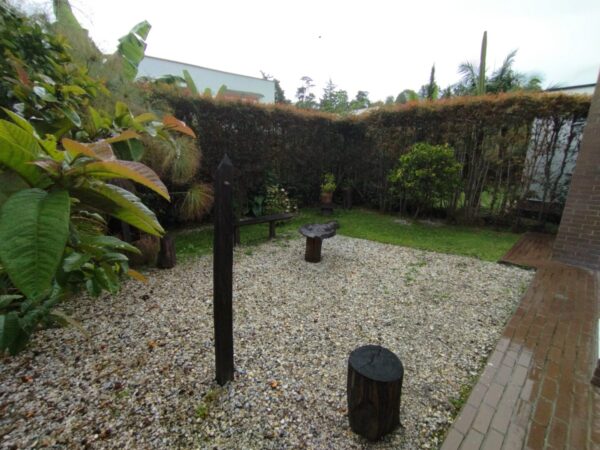 EL RETIRO: hermosa casa con jardín interno y garaje doble en unidad cerrada - Image 15