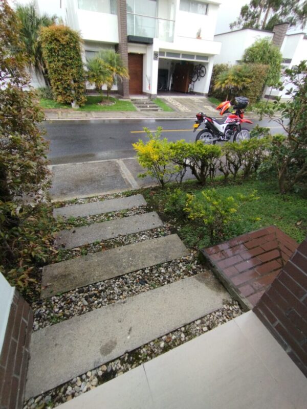 EL RETIRO: hermosa casa con jardín interno y garaje doble en unidad cerrada - Image 20