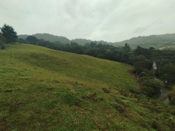 RIONEGRO SAJONIA: lote independiente de 17.950 m² con viabilidad y planos para subdivisión de 3 matrículas. A 10 minutos del Aeropuerto JMC - Image 9