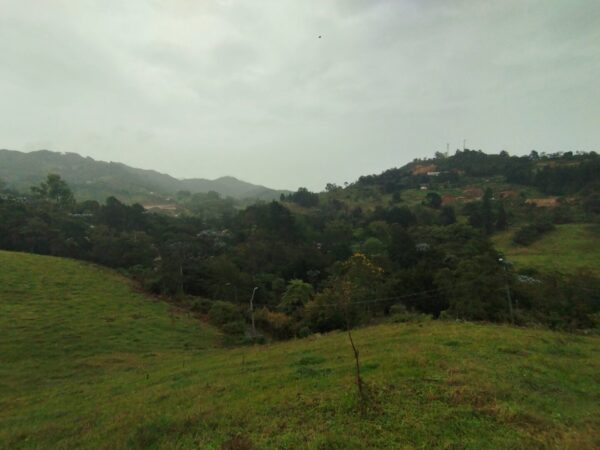 RIONEGRO SAJONIA: lote independiente de 17.950 m² con viabilidad y planos para subdivisión de 3 matrículas. A 10 minutos del Aeropuerto JMC - Image 5