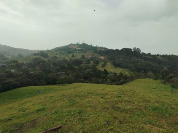 RIONEGRO SAJONIA: lote independiente de 17.950 m² con viabilidad y planos para subdivisión de 3 matrículas. A 10 minutos del Aeropuerto JMC - Image 2