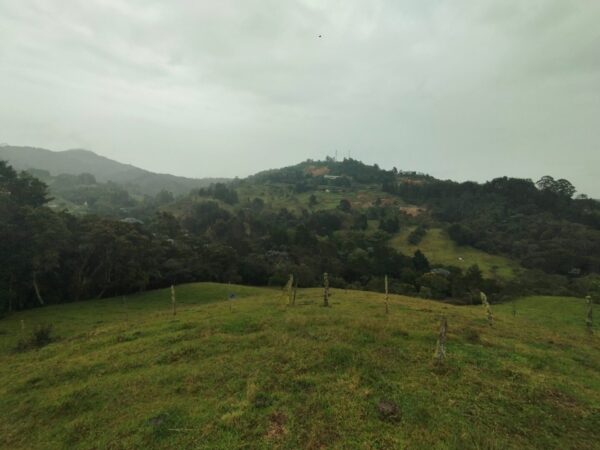 RIONEGRO SAJONIA: lote independiente de 17.950 m² con viabilidad y planos para subdivisión de 3 matrículas. A 10 minutos del Aeropuerto JMC - Image 13