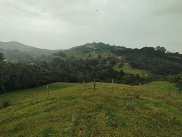 RIONEGRO SAJONIA: lote independiente de 17.950 m² con viabilidad y planos para subdivisión de 3 matrículas. A 10 minutos del Aeropuerto JMC - Image 4