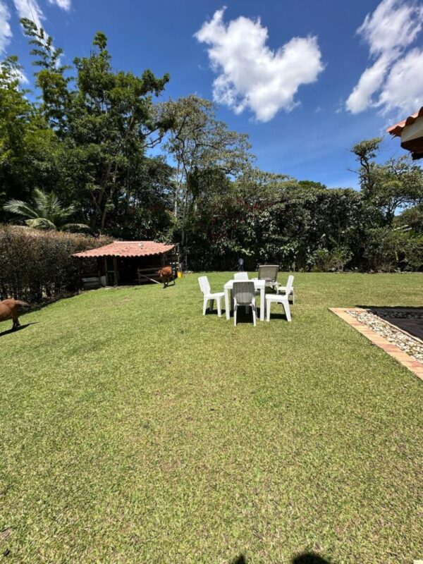 RIONEGRO LLANOGRANDE CLUB CAMPESTRE: casa campestre independiente de 450m² construídos y un terreno plano de 4,221 m² - Image 5
