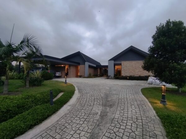 SAN ANTONIO LA CEJA: casa campestre de 400m² con vista 360° en parcelación y un terreno de 3,420m²
