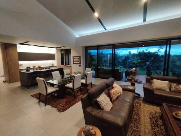 SAN ANTONIO LA CEJA: casa campestre de 400m² con vista 360° en parcelación y un terreno de 3,420m² - Image 8
