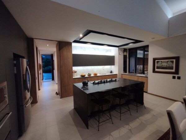 SAN ANTONIO LA CEJA: casa campestre de 400m² con vista 360° en parcelación y un terreno de 3,420m² - Image 11