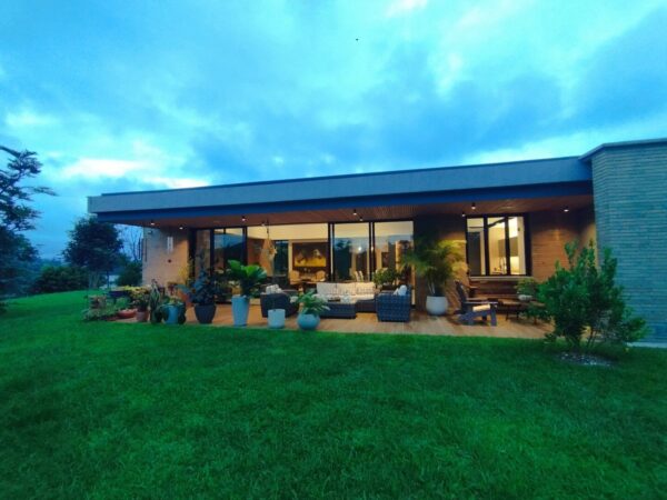SAN ANTONIO LA CEJA: casa campestre de 400m² con vista 360° en parcelación y un terreno de 3,420m² - Image 33