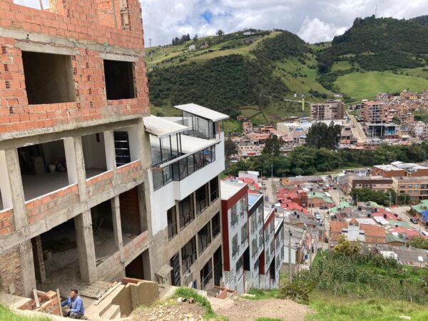 LA CALERA CUNDINAMARCA: lote urbano de 2.320 m² a pocas cuadras del parque principal. - Image 7