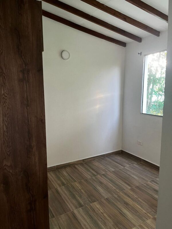 EL SANTUARIO: finca independiente con 3 casas modernas y un terreno de 4,221 m². con frente sobre la autopista Medellín Bogotá - Image 31