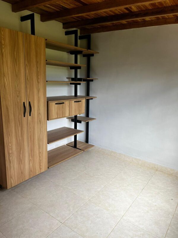 EL SANTUARIO: finca independiente con 3 casas modernas y un terreno de 4,221 m². con frente sobre la autopista Medellín Bogotá - Image 22