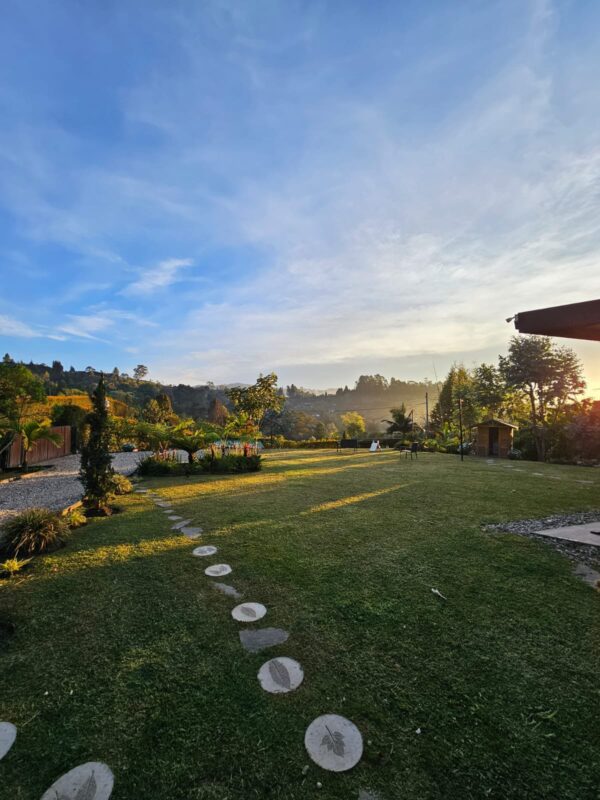 RIONEGRO VARIANTE AL AEROPUERTO: Casa moderna de 220 m² y un lote de 3.000 m² en parcelación con vigilancia 24/7 - Image 9