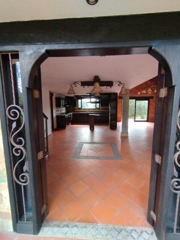 RIONEGRO LLANOGRANDE: casa campestre de 550 m2 con un terreno de 3.965 m² completamente planos y rodeados de jardín🌱🪴 - Image 14